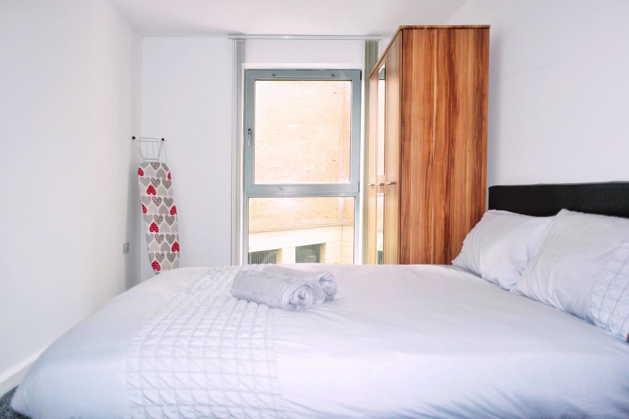 2 Bed Ensuite With Balcony And Free Onsite Secure Parking Manchester Luaran gambar