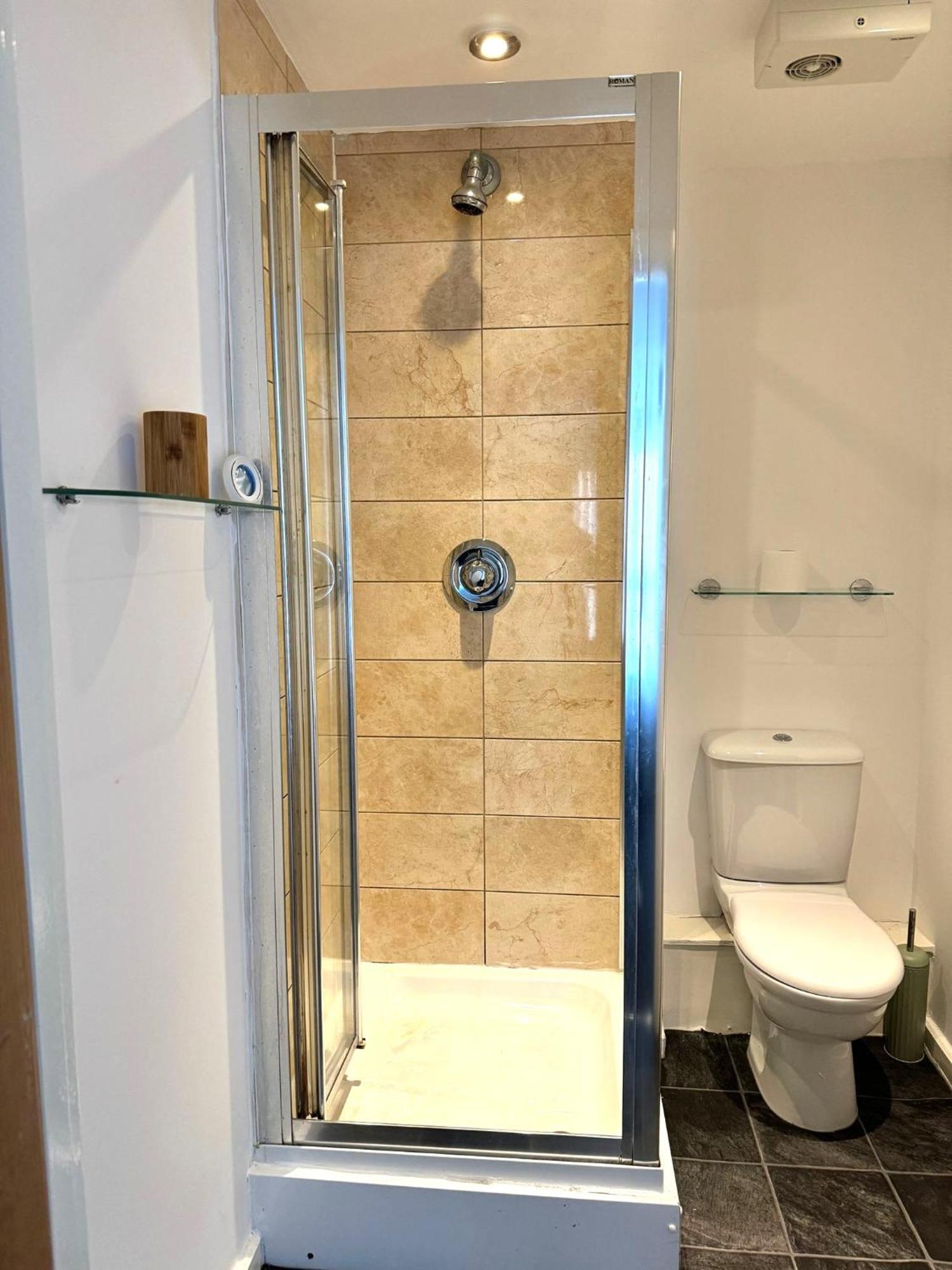2 Bed Ensuite With Balcony And Free Onsite Secure Parking Manchester Luaran gambar